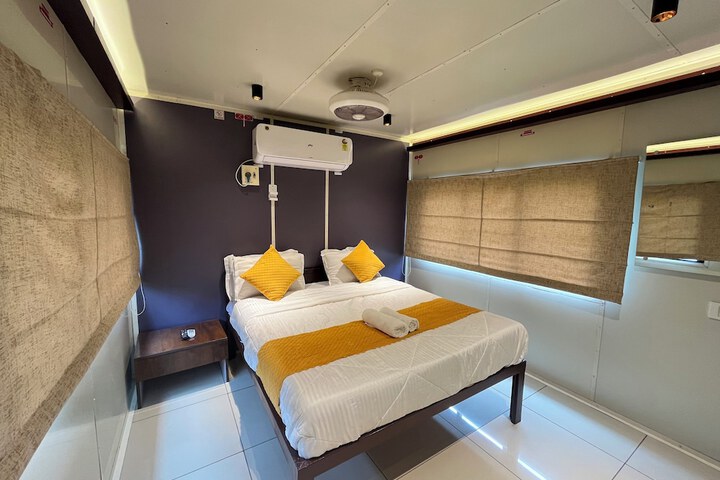 Room 6 of 28