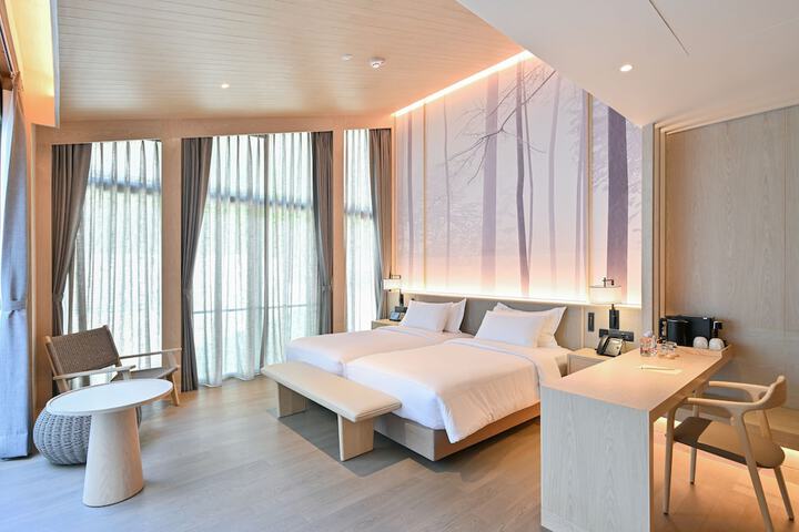 Room 44 of 98