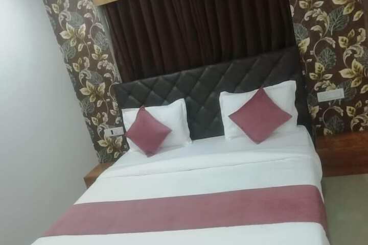 Room 8 of 17