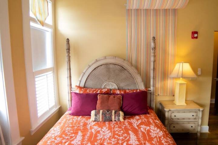 Lodge Premium Cabin Queen Bed (7 of 79)