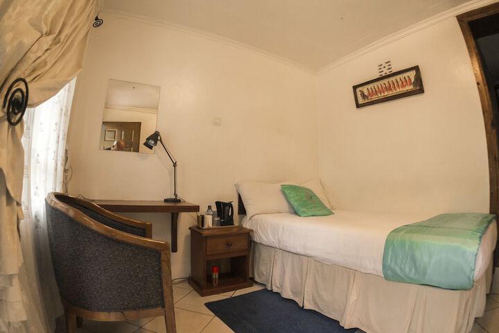 Room 17 of 40