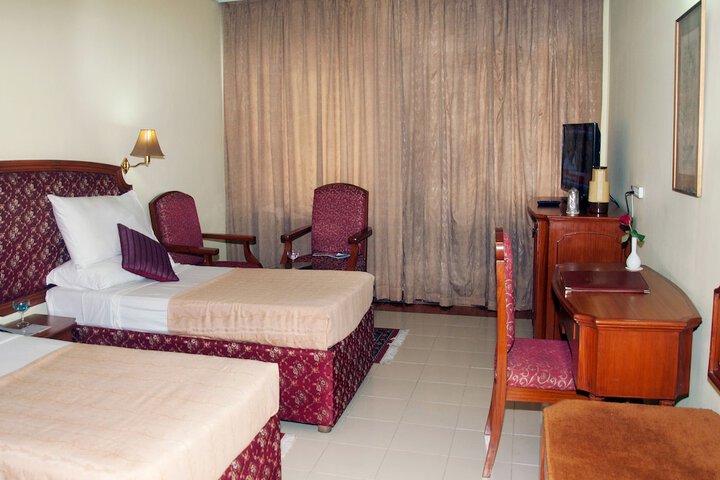 Room 13 of 30