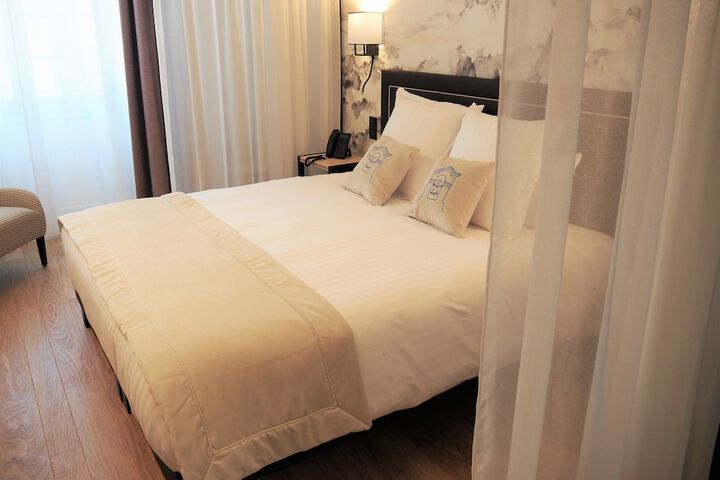 Room 10 of 105