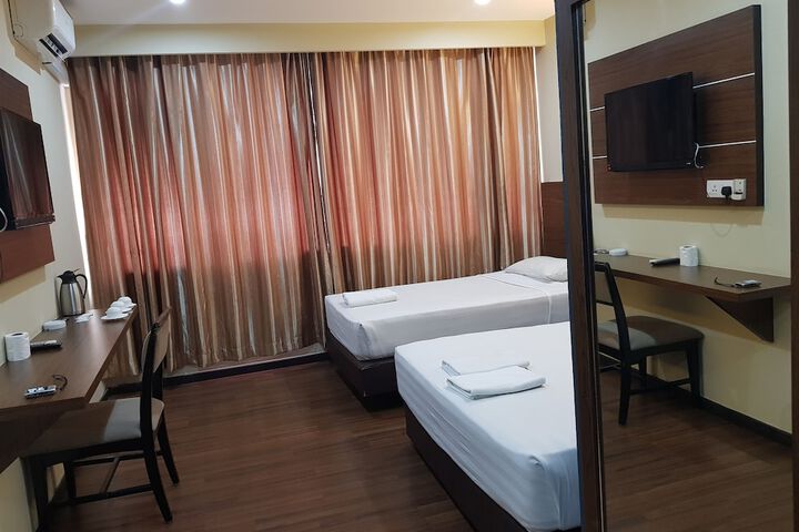Room 14 of 33