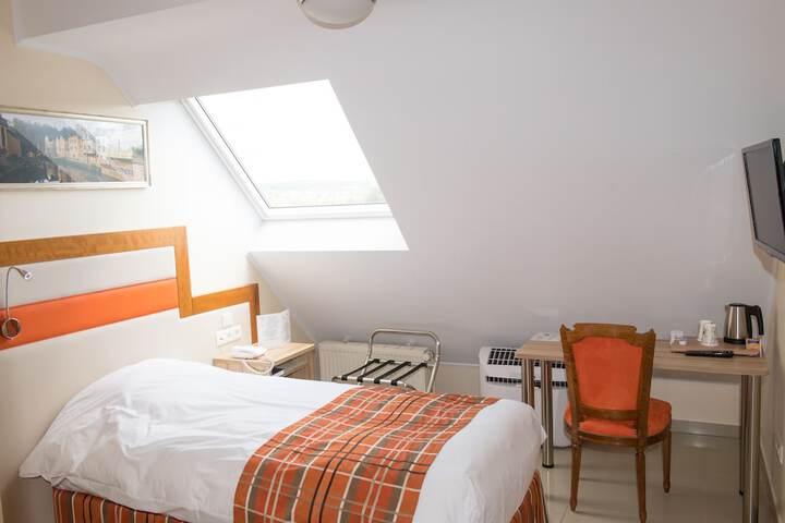 Room 28 of 91