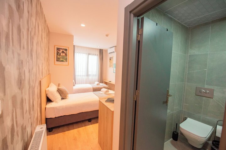 Room 14 of 33