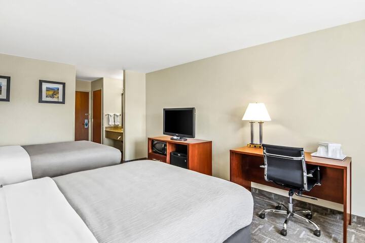 Room 10 of 32