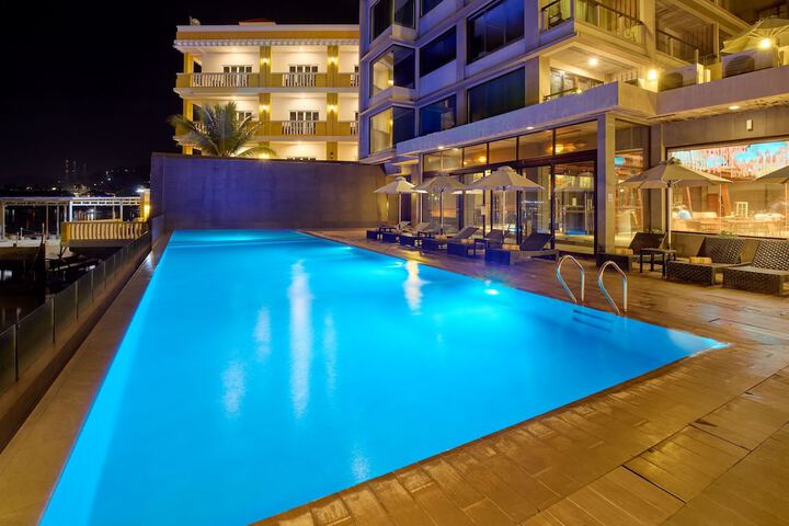 Pool 41 of 60