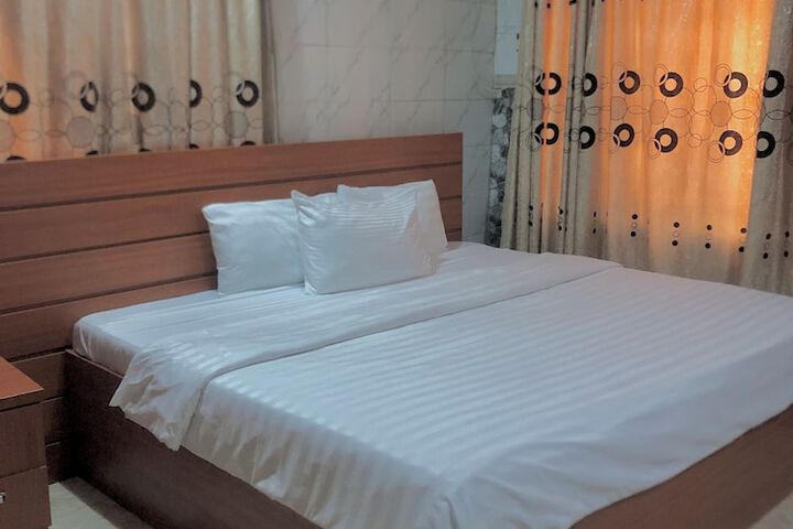 Room 5 of 19