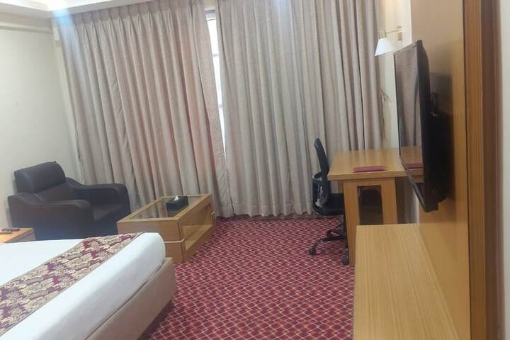 Room 10 of 18