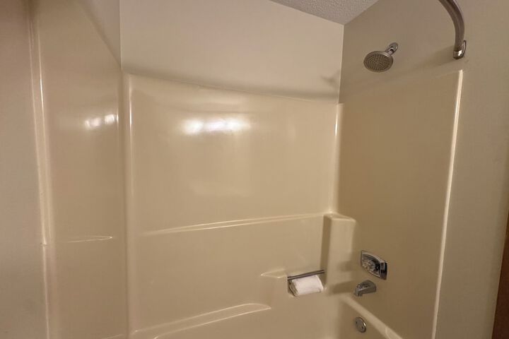 Room 3 of 115