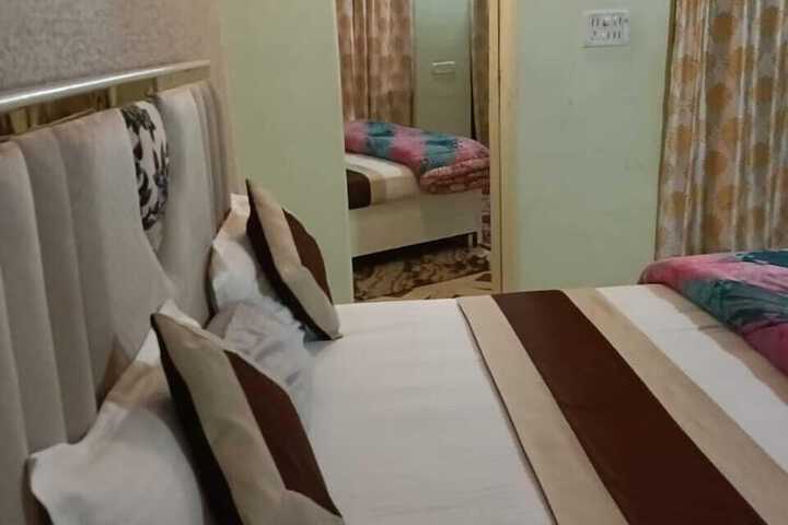Room 17 of 27