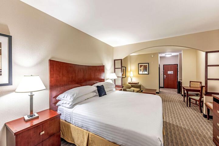 1 King Bed (6 of 14)