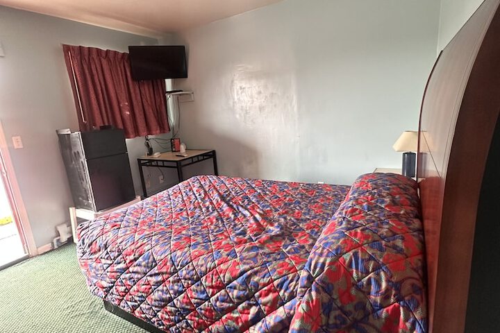 Room 7 of 14