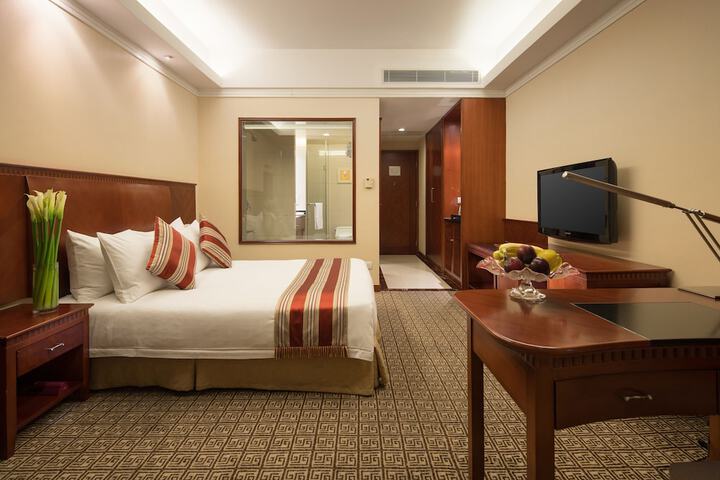 Room 6 of 81