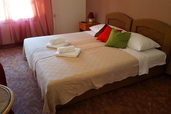 Room 8 of 38