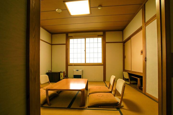 Room 12 of 79