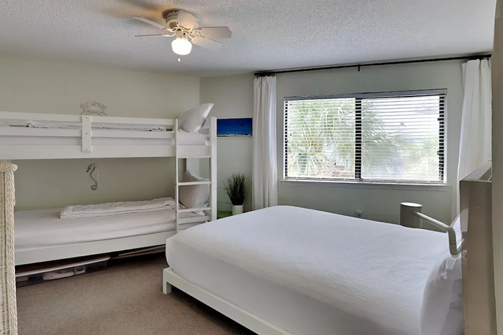 Room 5 of 18