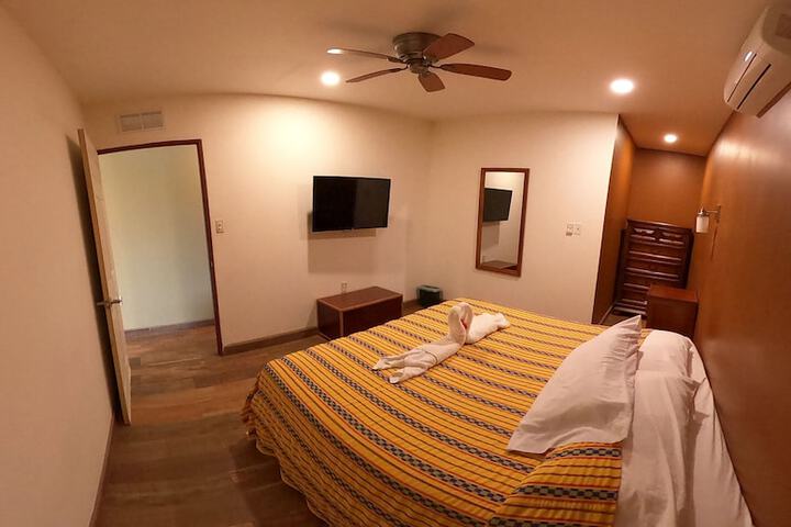 Room 33 of 87