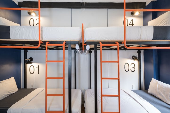 Room 14 of 83