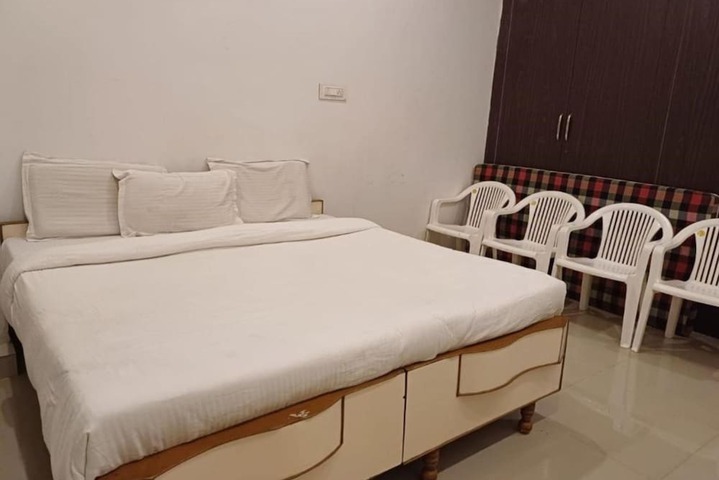 Room 9 of 21