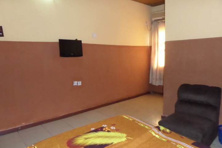 Room 8 of 11