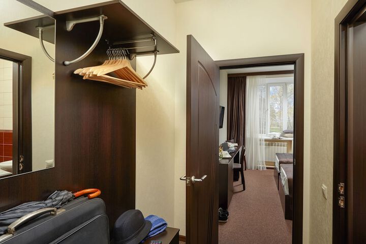 Room 13 of 35