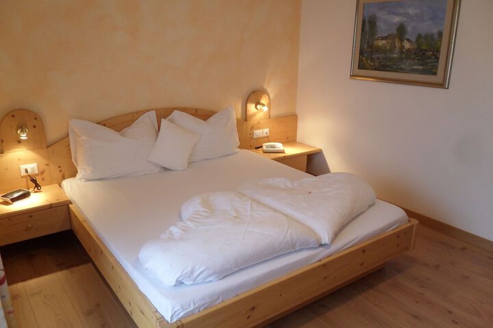 Room 6 of 48