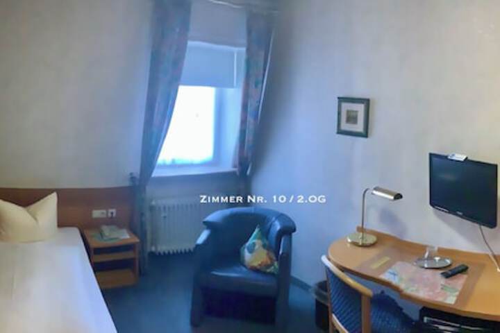 Room 34 of 106