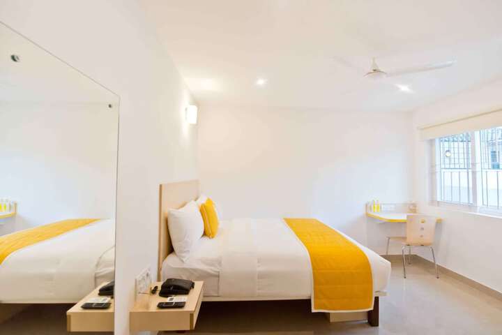 Room 10 of 32