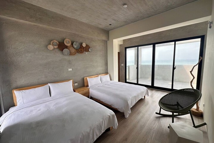 Room 16 of 50
