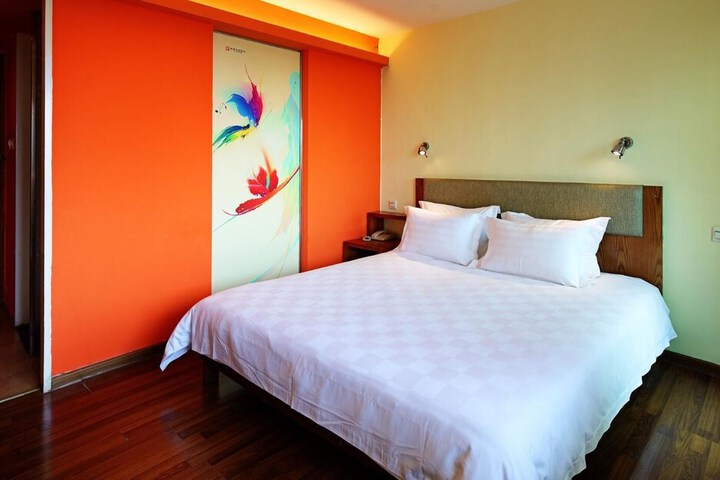 Room 14 of 27