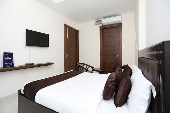 Room 8 of 19