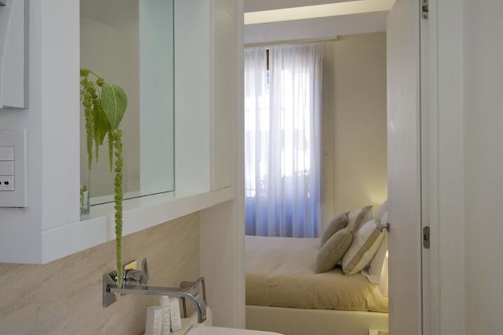 Room 2 of 40