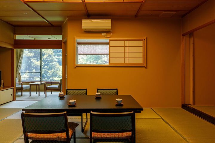 Room 6 of 47