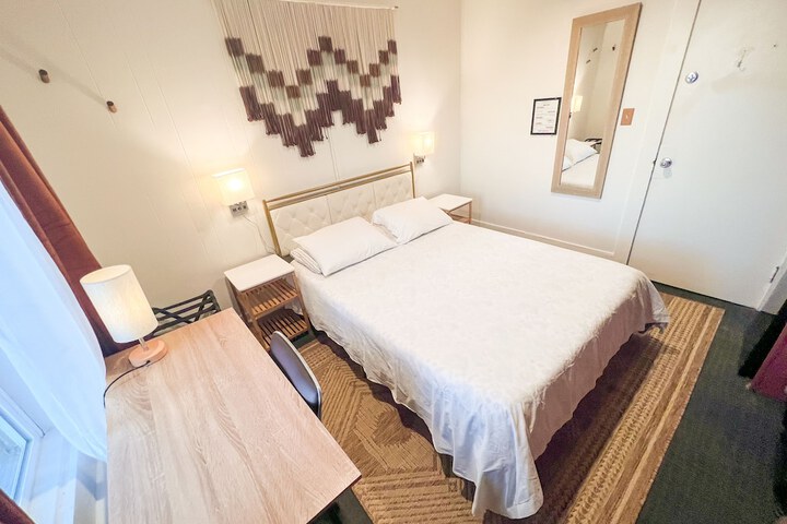 Room 40 of 85