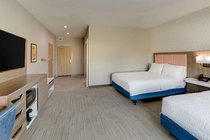 2 Queen Beds Hearing Accessible (25 of 30)