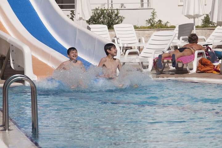 Pool 64 of 109