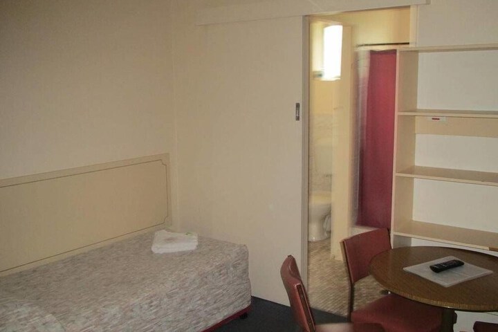 Room 4 of 13