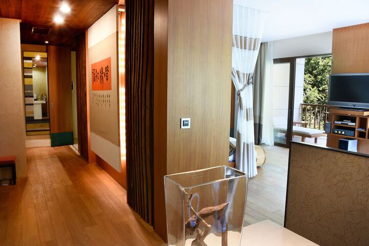 Room 8 of 42