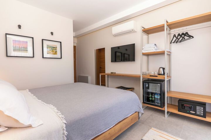 Room 4 of 32