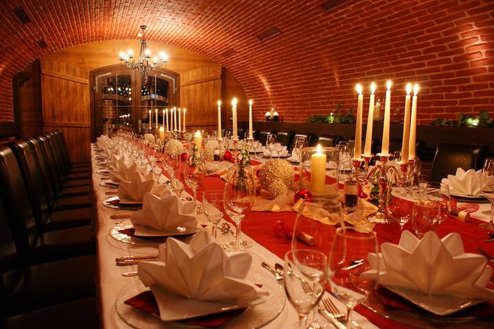 Dining 103 of 158