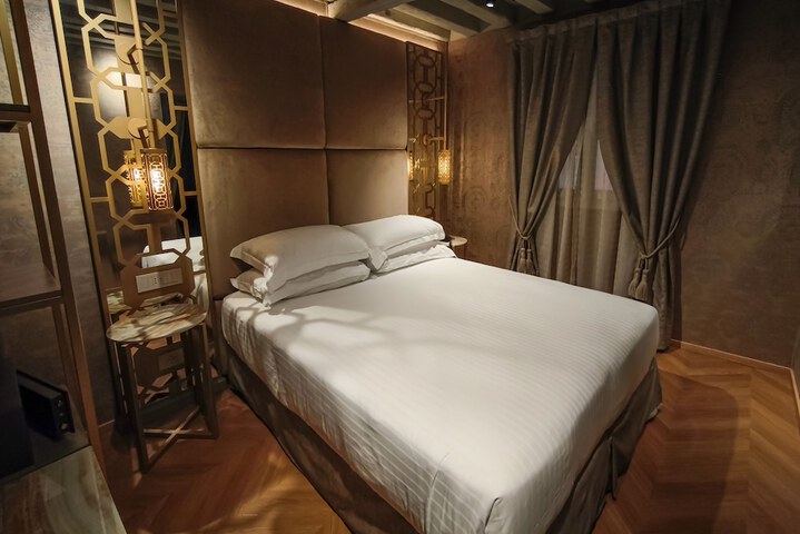 Room 41 of 106