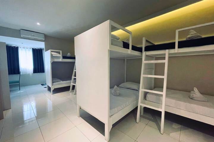 Room 35 of 188