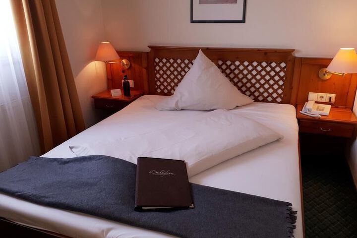 Room 4 of 42