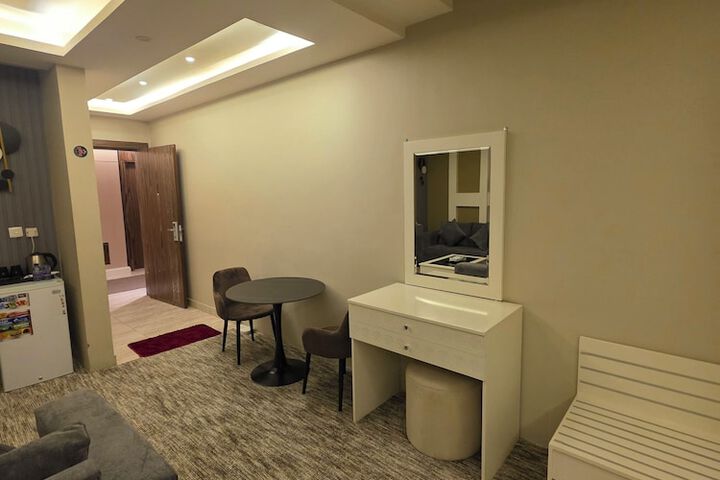Room 8 of 24