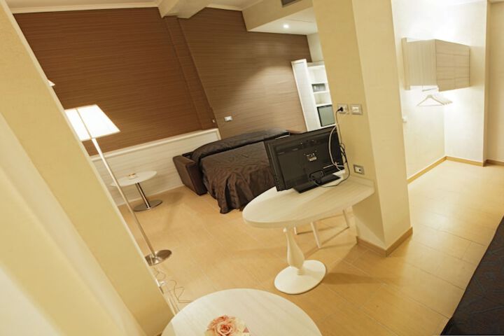 Room 25 of 85