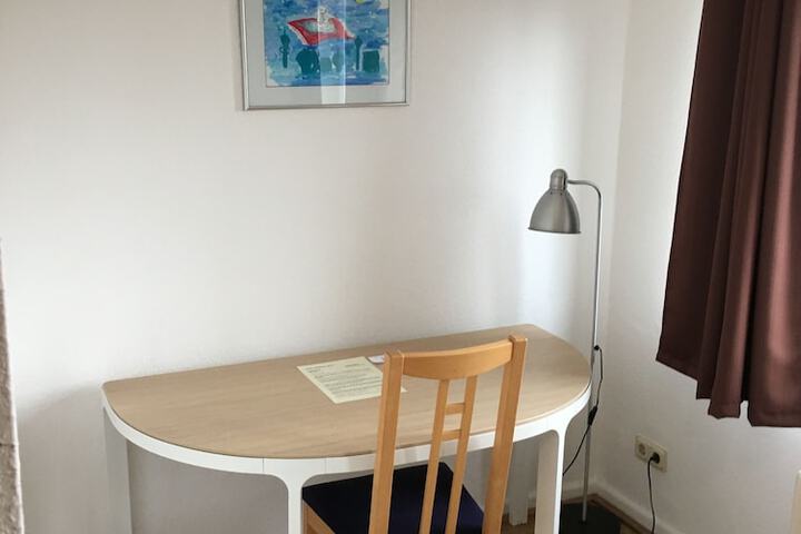 Room 9 of 32