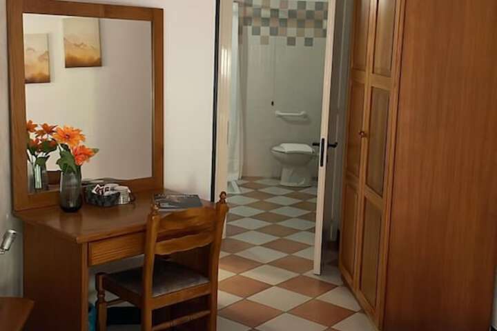Room 6 of 26