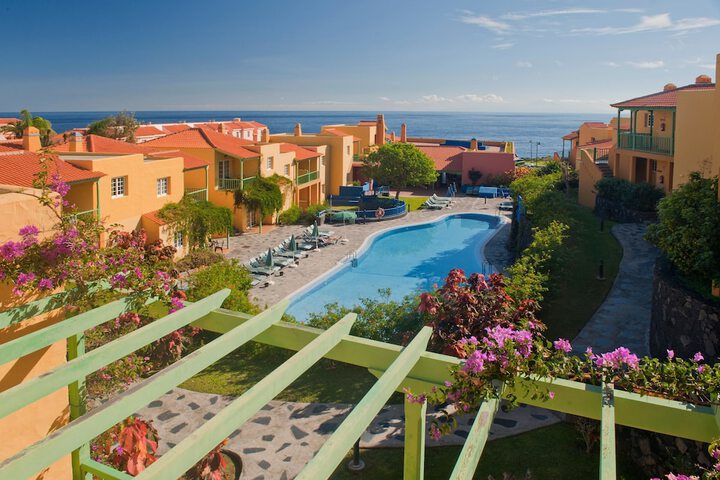 Hotel Pool